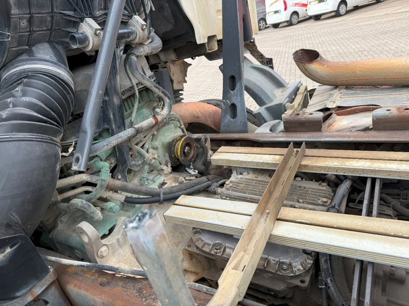 Cab chassis truck Volvo FMX 450 / ENGINE RUNNING / 8X4 / VEB / ONLY:260642 KM / PTO / LIFT+LENKACHSE / ALCOA / AUTOMATIC / EURO-6 / 2014: picture 12 Cab chassis truck Volvo FMX 450 / ENGINE RUNNING / 8X4 / VEB / ONLY:260642 KM / PTO / LIFT+LENKACHSE / ALCOA / AUTOMATIC / EURO-6 / 2014: picture 12