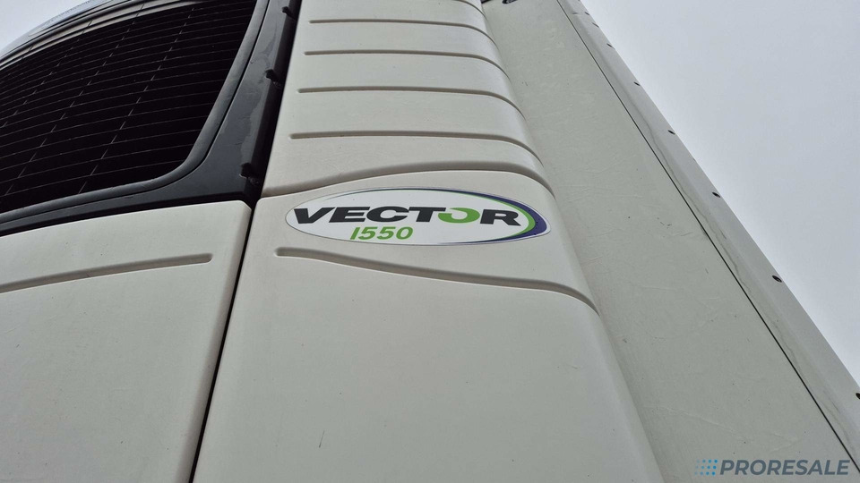 SCHMITZ CARGOBULL SKO 24/L - 13.4 FP60 - mrazírenský návěs + diesel-elektrický agregát VECTOR 1550 - Refrigerator semi-trailer: picture 5 SCHMITZ CARGOBULL SKO 24/L - 13.4 FP60 - mrazírenský návěs + diesel-elektrický agregát VECTOR 1550 - Refrigerator semi-trailer: picture 5