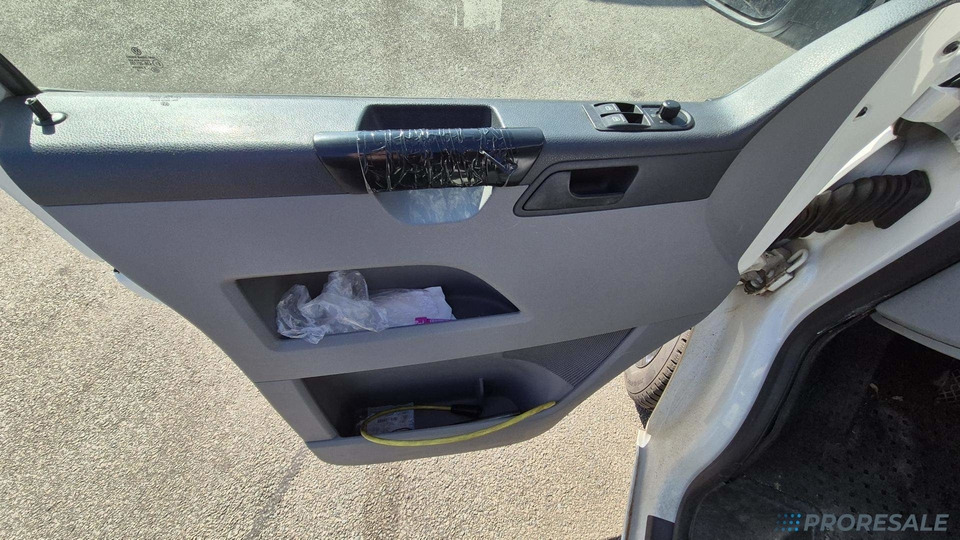 Refrigerated delivery van VOLKSWAGEN TRANSPORTER 2.5 TDi - nová mrazírenská vestavba + CARRIER XARIOS 230/12 V - vadný motor: picture 12