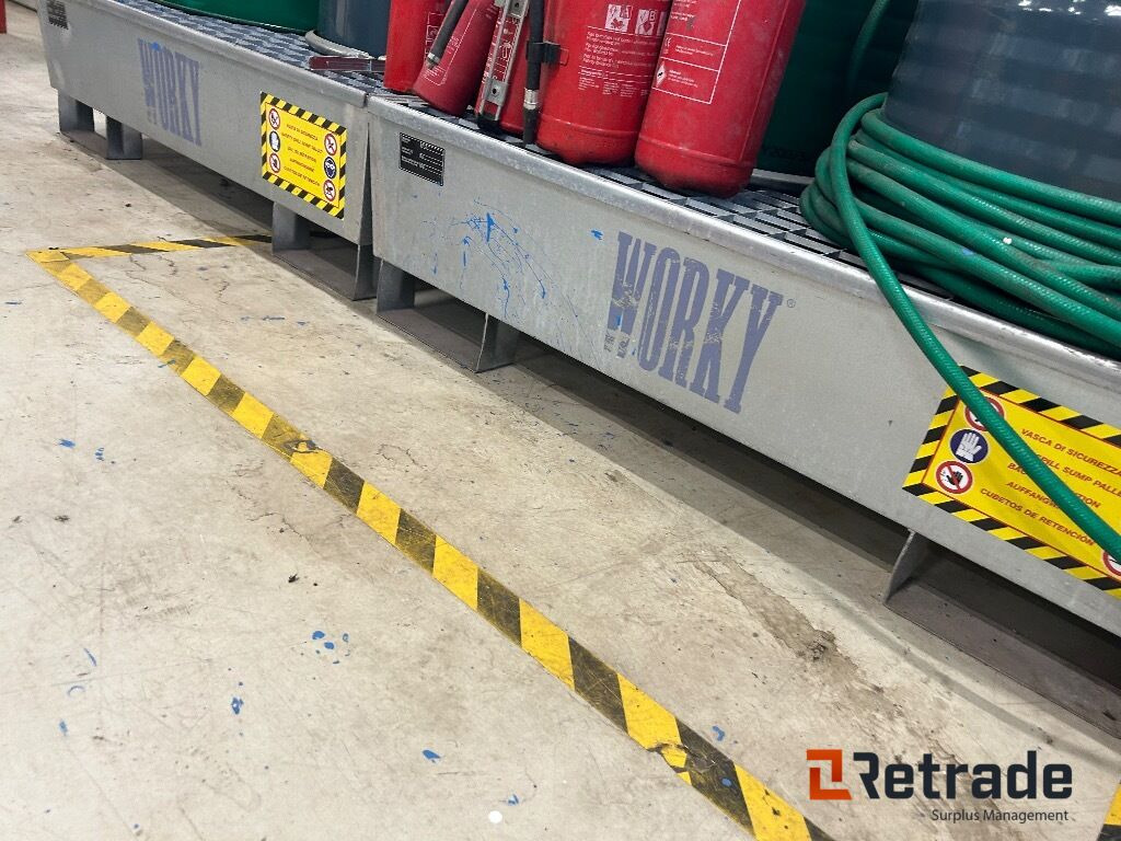 4 stk olje oppsamlere - Garage equipment: picture 5 4 stk olje oppsamlere - Garage equipment: picture 5