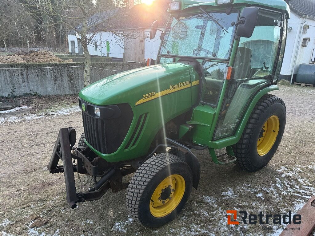 Traktor John Deere 3520-007 4WD med Stensballe frontlift - Agricultural machinery: picture 3 Traktor John Deere 3520-007 4WD med Stensballe frontlift - Agricultural machinery: picture 3