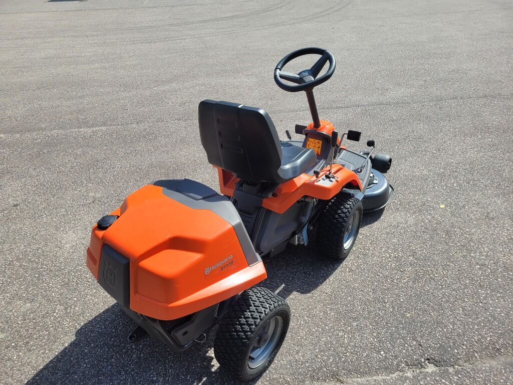 Åkgräsklippare Husqvarna Rider R111B - Garden equipment: picture 4 Åkgräsklippare Husqvarna Rider R111B - Garden equipment: picture 4