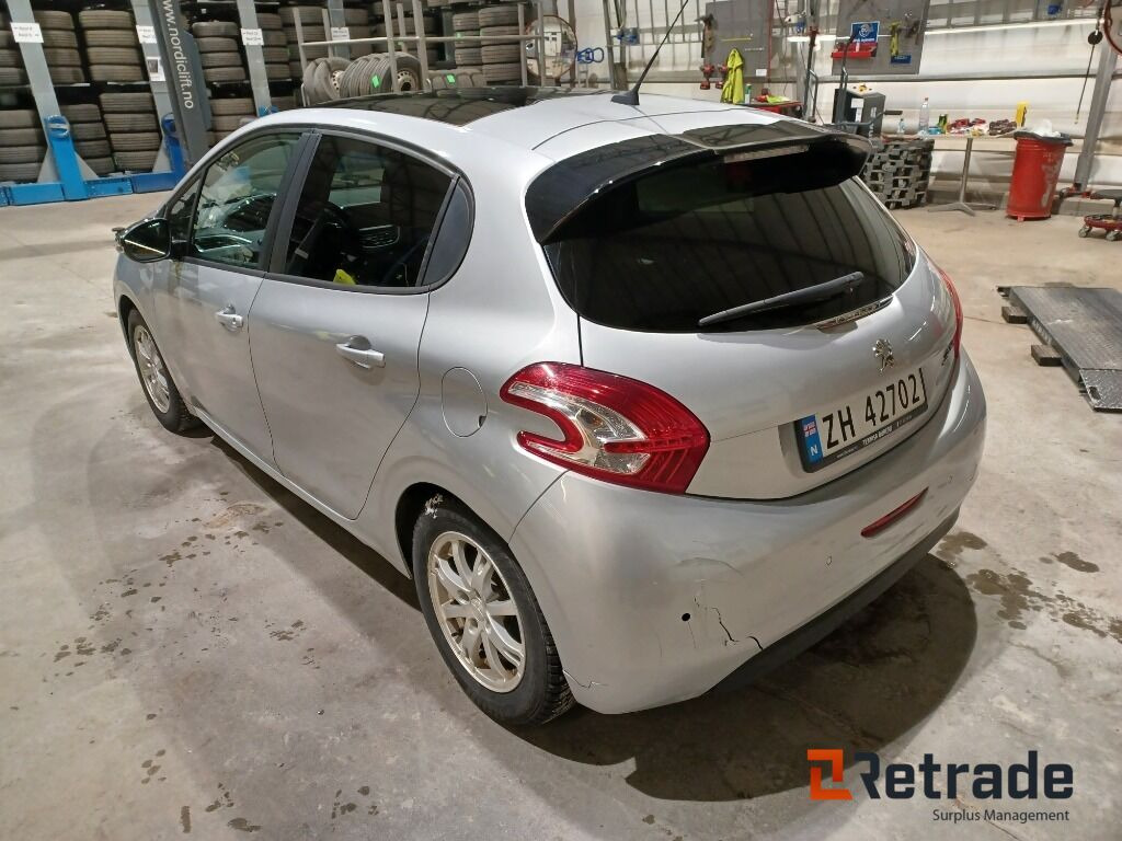 Bil Peugeot 208 Automat - Car: picture 3 Bil Peugeot 208 Automat - Car: picture 3