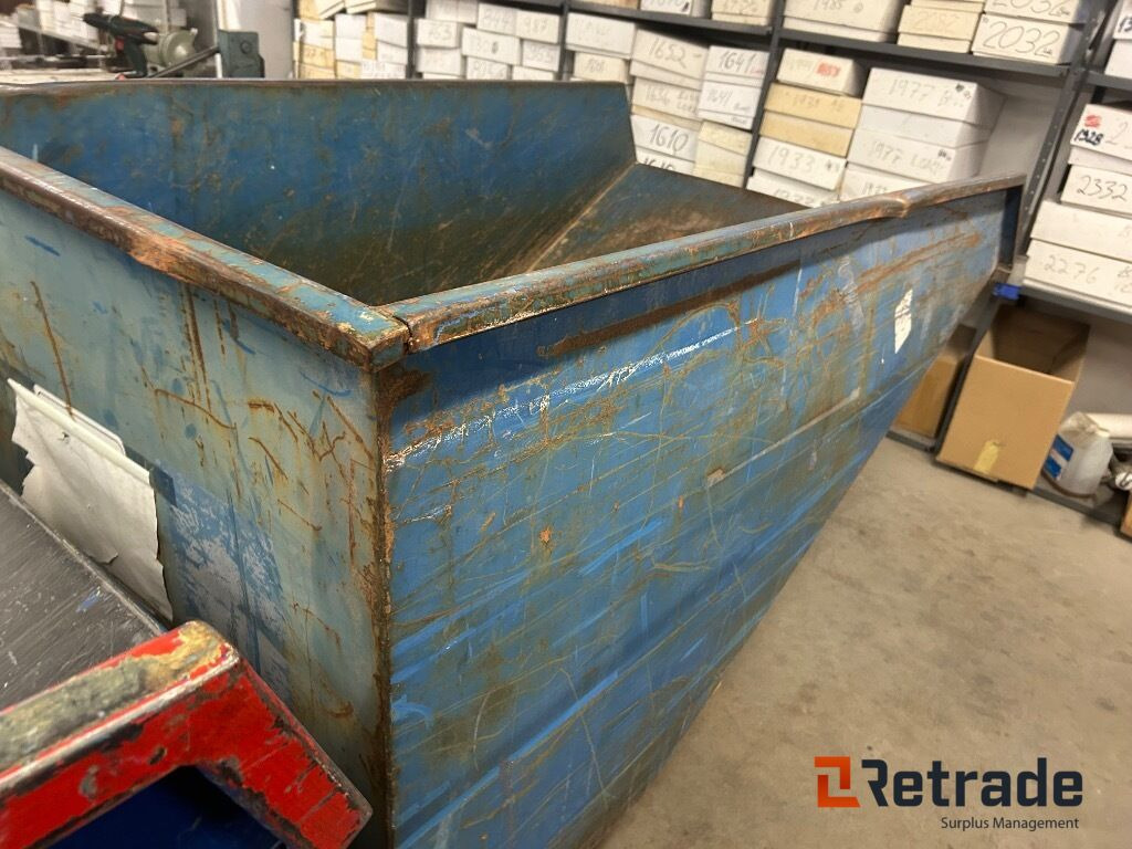 Container - Tipping skip: picture 3 Container - Tipping skip: picture 3