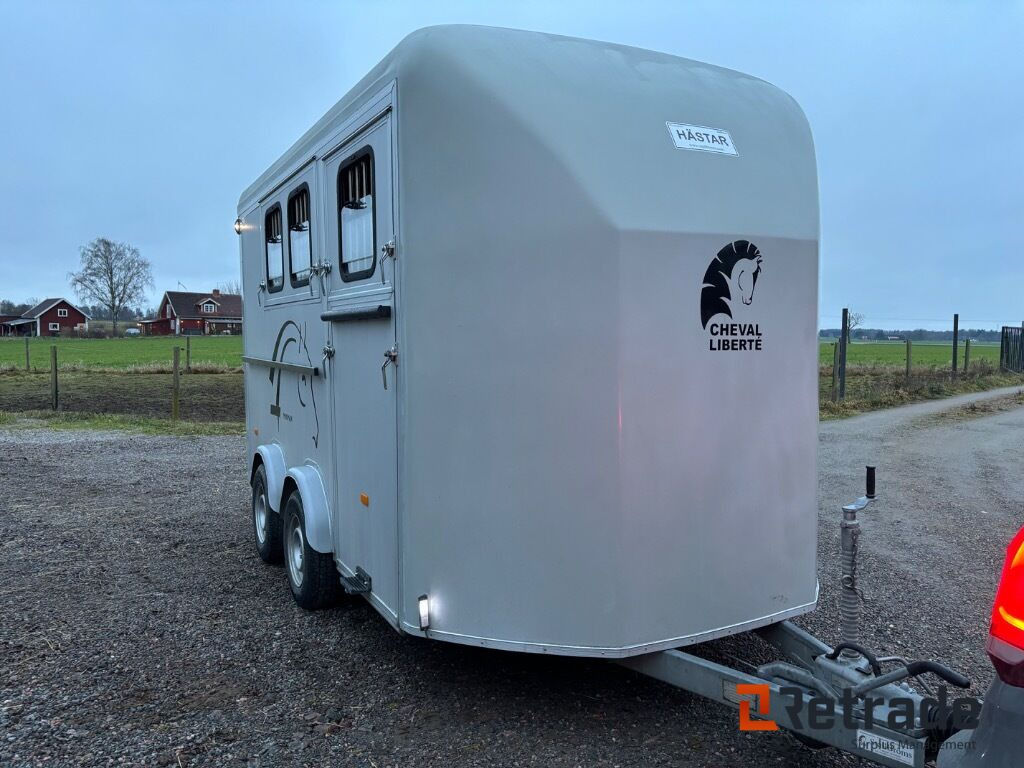 Hästtransport 3 hästars med Fronturlastning , combi ramp, stor sadelkammare - Horse trailer: picture 5 Hästtransport 3 hästars med Fronturlastning , combi ramp, stor sadelkammare - Horse trailer: picture 5