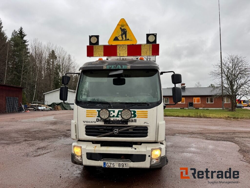 Dropside/ Flatbed truck Krokbil Volvo FL 240 TMA utrustad: picture 9 Dropside/ Flatbed truck Krokbil Volvo FL 240 TMA utrustad: picture 9