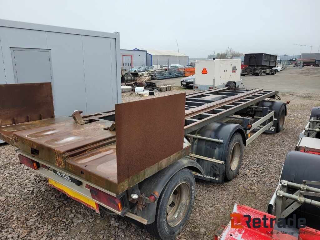Släpvagn BRIAB axligt lastväxlarsläp med tipp , 30-tons parabelfjädring - Roll-off/ Skip trailer: picture 3 Släpvagn BRIAB axligt lastväxlarsläp med tipp , 30-tons parabelfjädring - Roll-off/ Skip trailer: picture 3