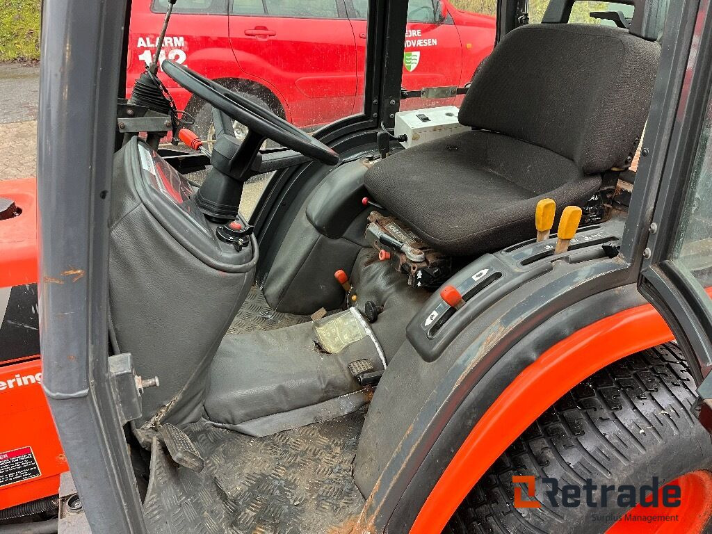 Traktor Kubota B2100 4WD - Municipal tractor, Road sweeper: picture 5 Traktor Kubota B2100 4WD - Municipal tractor, Road sweeper: picture 5