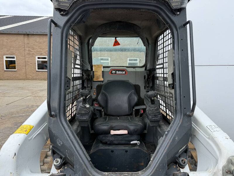 Skid steer loader Bobcat T64 - Two-Speed Compact Track Loader: picture 9 Skid steer loader Bobcat T64 - Two-Speed Compact Track Loader: picture 9