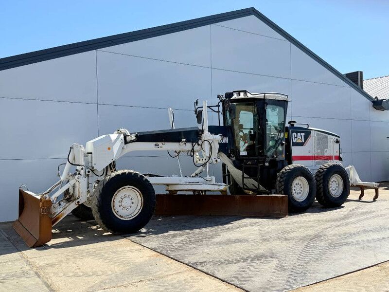 Cat 120M - CE / Front Blade + Ripper / Auto Greasing - Grader: picture 1 Cat 120M - CE / Front Blade + Ripper / Auto Greasing - Grader: picture 1