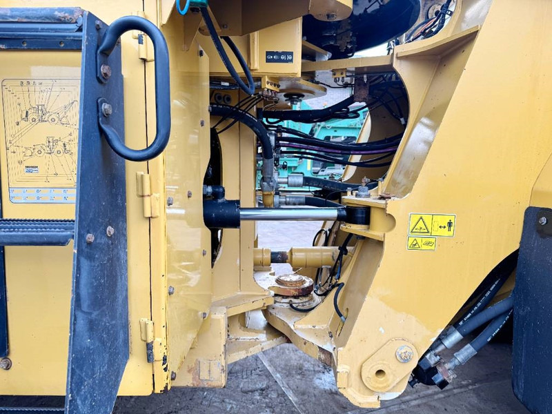 Wheel loader Cat 982M - Weighing System / Central Greasing: picture 19 Wheel loader Cat 982M - Weighing System / Central Greasing: picture 19