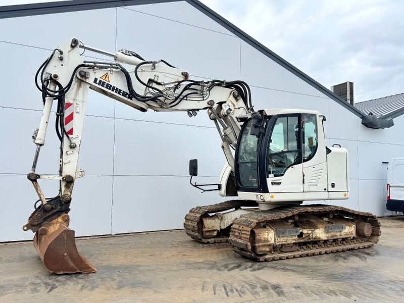 Liebherr R 914 Compact - 5 Buckets + Forks + Tooth / Triple - Crawler excavator: picture 3 Liebherr R 914 Compact - 5 Buckets + Forks + Tooth / Triple - Crawler excavator: picture 3