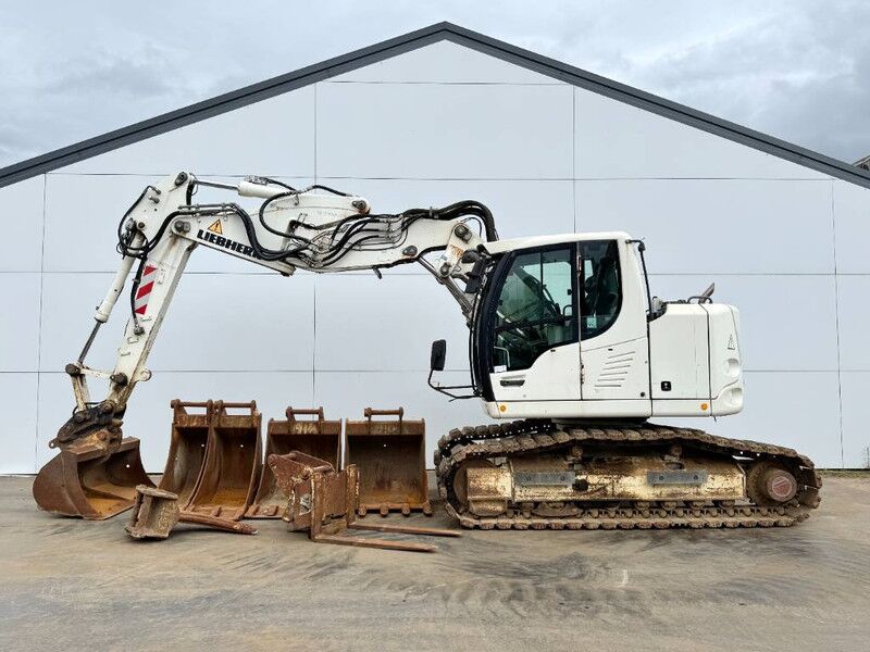 Liebherr R 914 Compact - 5 Buckets + Forks + Tooth / Triple - Crawler excavator: picture 1 Liebherr R 914 Compact - 5 Buckets + Forks + Tooth / Triple - Crawler excavator: picture 1