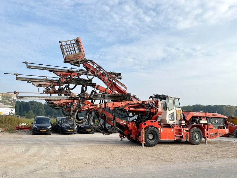Sandvik DT1130-SC - 3x TB150 Drill Boom + Basket Boom - Drilling rig: picture 2 Sandvik DT1130-SC - 3x TB150 Drill Boom + Basket Boom - Drilling rig: picture 2