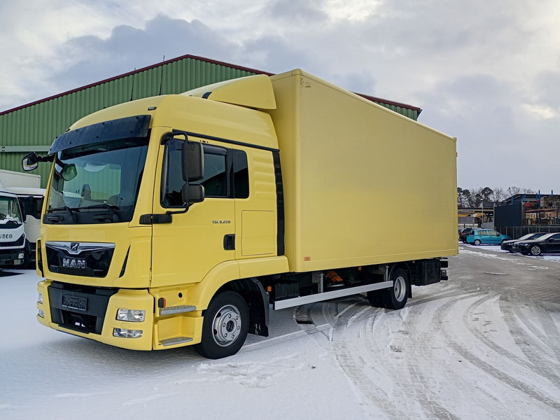 MAN Koffer 8.220 TGL Euro 6 2X Schlafplatz AHK - Box truck: picture 1 MAN Koffer 8.220 TGL Euro 6 2X Schlafplatz AHK - Box truck: picture 1
