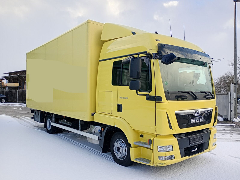 MAN Koffer 8.220 TGL Euro 6 2X Schlafplatz AHK - Box truck: picture 2 MAN Koffer 8.220 TGL Euro 6 2X Schlafplatz AHK - Box truck: picture 2