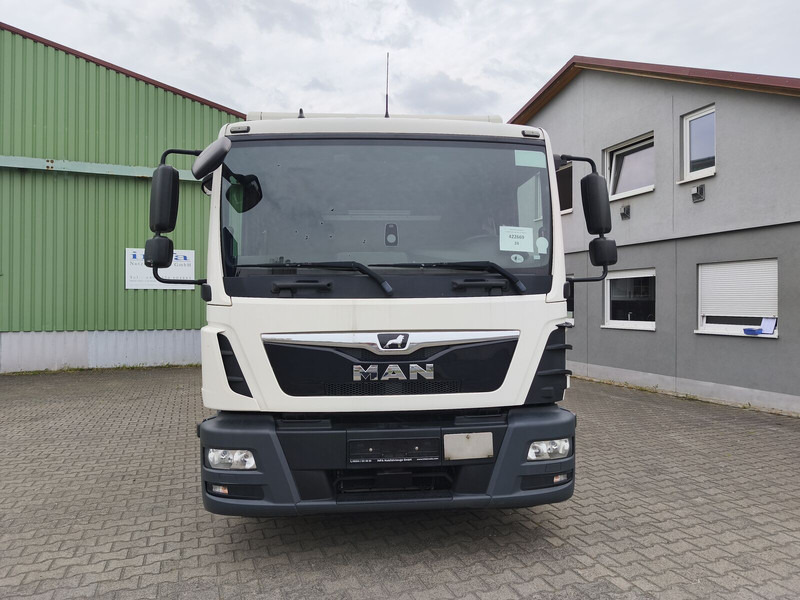 MAN TGL 8.190 Koffer gFH 4x2 Euro 6 AHK LBW (24) - Box truck: picture 3 MAN TGL 8.190 Koffer gFH 4x2 Euro 6 AHK LBW (24) - Box truck: picture 3