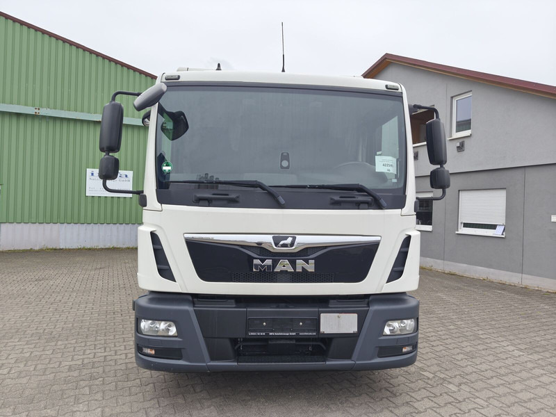 MAN TGL 8.190 Koffer gFH Euro 6 4x2 AHK LBW (46) - Box truck: picture 3 MAN TGL 8.190 Koffer gFH Euro 6 4x2 AHK LBW (46) - Box truck: picture 3
