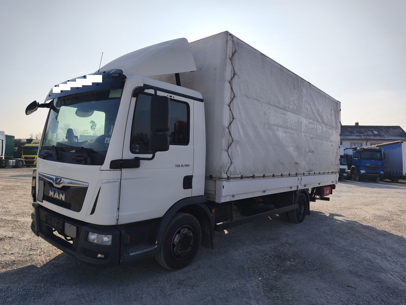 MAN TGL 8.190 Pritsche / Plane 3-Sitzer Euro 6 4x2 LBW AHK (57) - Curtain side truck: picture 1 MAN TGL 8.190 Pritsche / Plane 3-Sitzer Euro 6 4x2 LBW AHK (57) - Curtain side truck: picture 1
