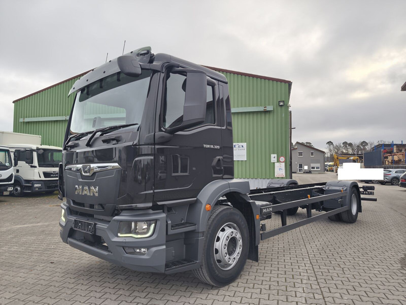 MAN TGM 18.320 4x2BL CH Fahrgestell Euro 6 Rechtslenker - Cab chassis truck: picture 1 MAN TGM 18.320 4x2BL CH Fahrgestell Euro 6 Rechtslenker - Cab chassis truck: picture 1