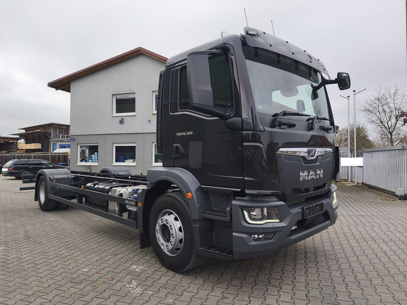 MAN TGM 18.320 4x2BL CH Fahrgestell Euro 6 Rechtslenker - Cab chassis truck: picture 2 MAN TGM 18.320 4x2BL CH Fahrgestell Euro 6 Rechtslenker - Cab chassis truck: picture 2
