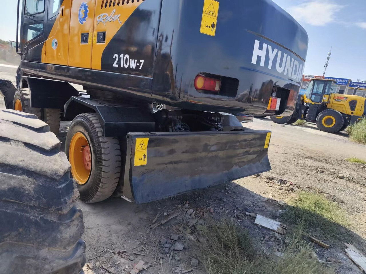 Hyundai R210-7 / Cummins / 1800MTH / Works Great Like NEW - Wheel excavator: picture 3 Hyundai R210-7 / Cummins / 1800MTH / Works Great Like NEW - Wheel excavator: picture 3