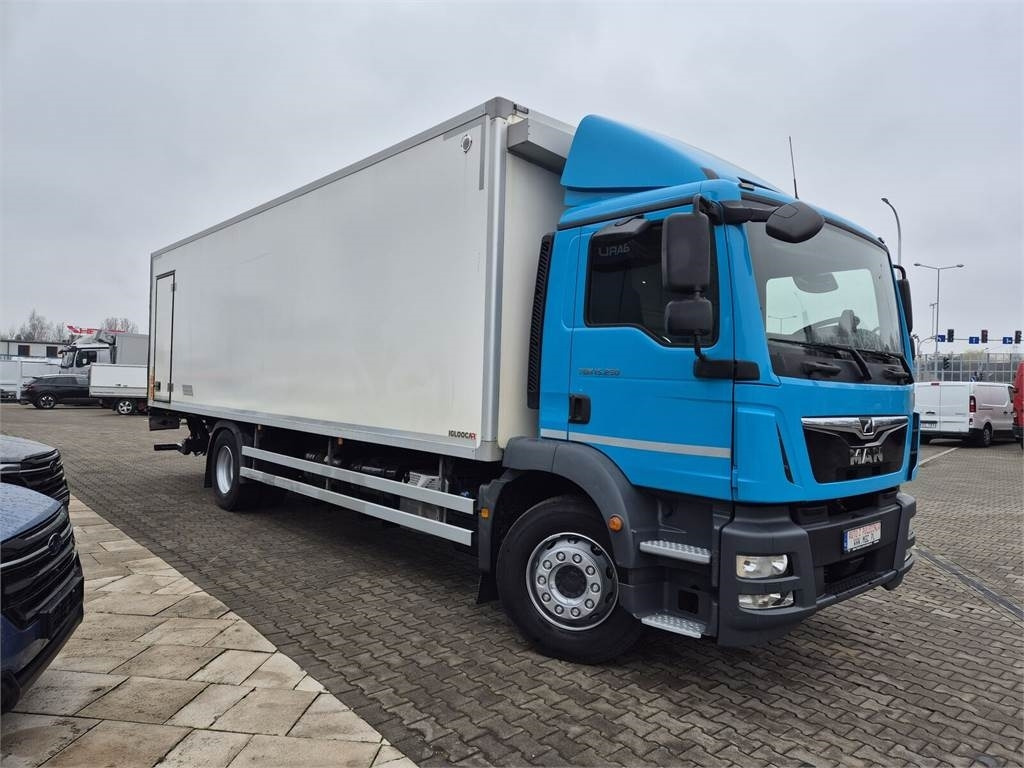 MAN TGM 15.250 / 1 OWNER / SERVICED AT MAN! / EURO 6 - Refrigerator truck: picture 1 MAN TGM 15.250 / 1 OWNER / SERVICED AT MAN! / EURO 6 - Refrigerator truck: picture 1