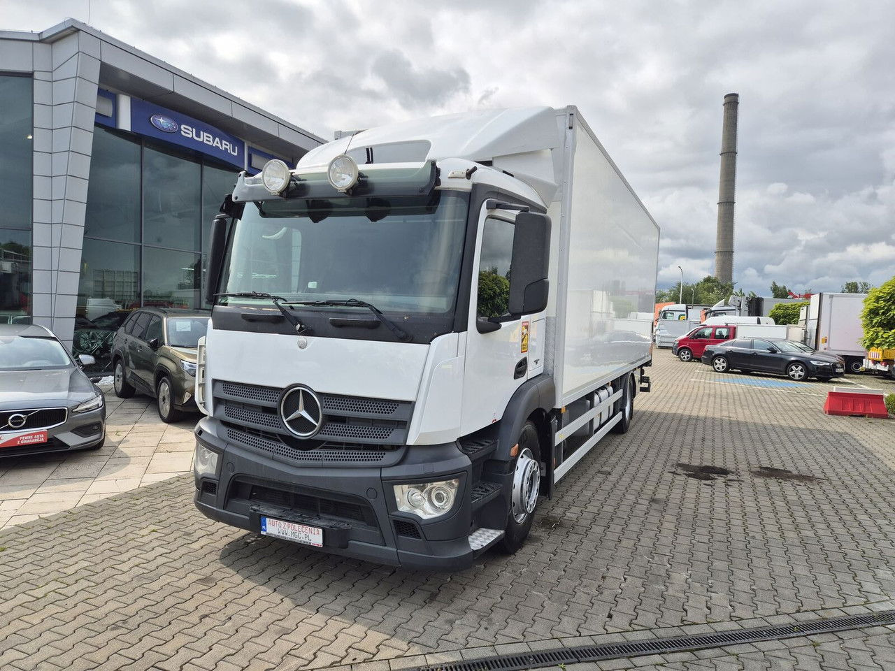 Mercedes-Benz Antos 1830 L - Box truck: picture 2 Mercedes-Benz Antos 1830 L - Box truck: picture 2