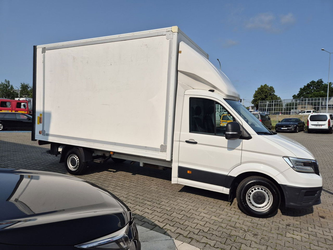 Volkswagen Crafter 2.0 TDI - Closed box van: picture 2 Volkswagen Crafter 2.0 TDI - Closed box van: picture 2