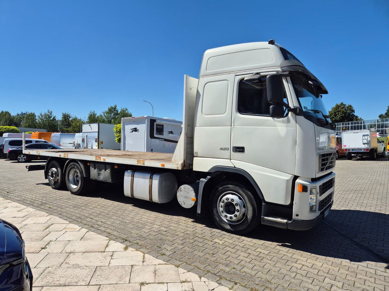 Volvo FM 420 1 Owner / Cheap/ After service - Dropside/ Flatbed truck: picture 5 Volvo FM 420 1 Owner / Cheap/ After service - Dropside/ Flatbed truck: picture 5