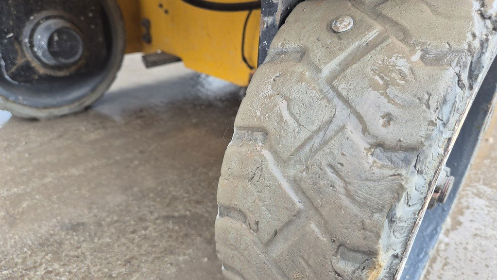 Haulotte Optimum 8 - NEW Batteries - 2019 Year - 325 Hours - Scissor lift: picture 3 Haulotte Optimum 8 - NEW Batteries - 2019 Year - 325 Hours - Scissor lift: picture 3