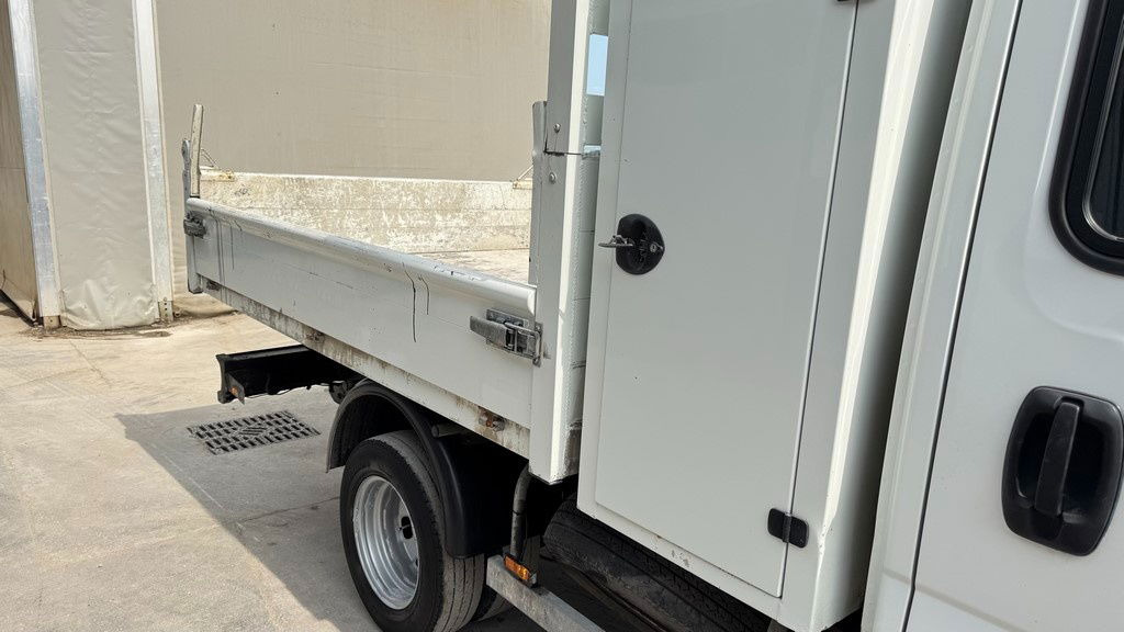 Iveco Daily 35C13 tipper - 6 seats - Open body delivery van: picture 4 Iveco Daily 35C13 tipper - 6 seats - Open body delivery van: picture 4