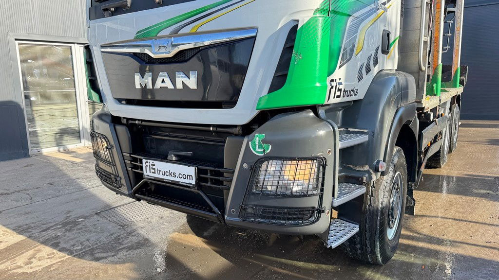 MAN TGS 28.480 6x4/6 - Epsilon M12Z + scissors - steering axle - Timber truck, Crane truck: picture 2 MAN TGS 28.480 6x4/6 - Epsilon M12Z + scissors - steering axle - Timber truck, Crane truck: picture 2