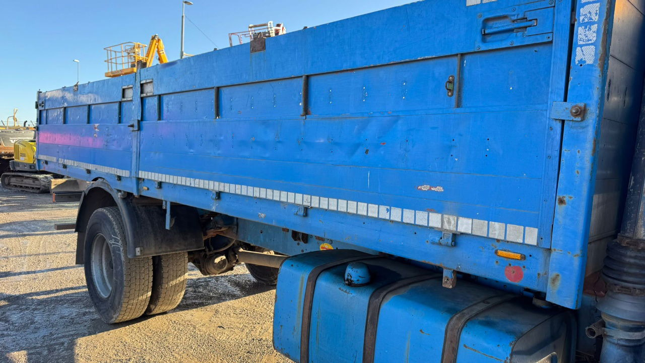 Scania R 112 330 4x2 stake body - full spring - Dropside/ Flatbed truck: picture 4 Scania R 112 330 4x2 stake body - full spring - Dropside/ Flatbed truck: picture 4