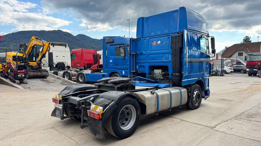 DAF XF 95.430 4x2 tractor unit - tipper hydraulics - Euro 4 - Tractor unit: picture 5 DAF XF 95.430 4x2 tractor unit - tipper hydraulics - Euro 4 - Tractor unit: picture 5