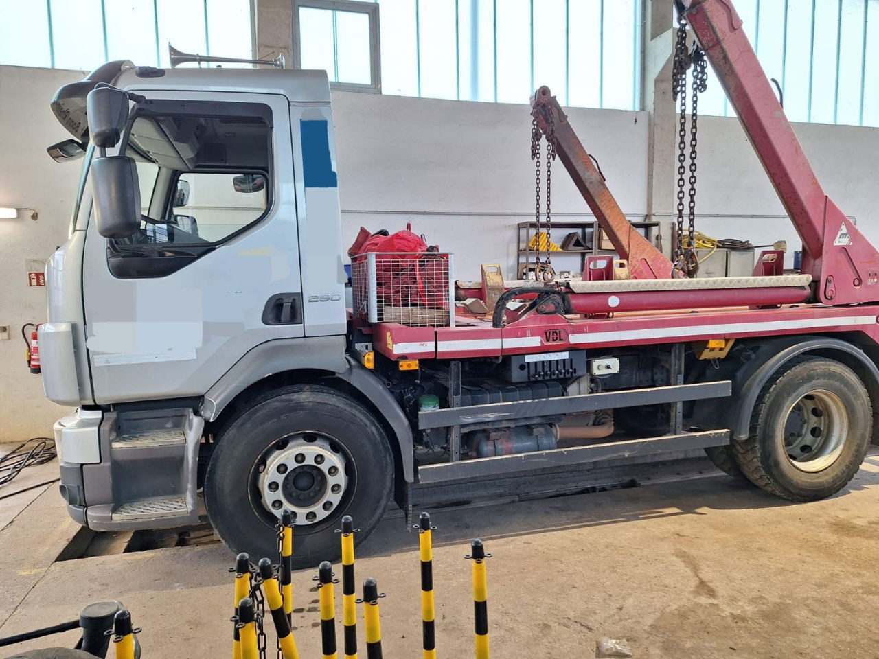 Volvo FL 290 4x2 absetz tipper - Container transporter/ Swap body truck: picture 3 Volvo FL 290 4x2 absetz tipper - Container transporter/ Swap body truck: picture 3