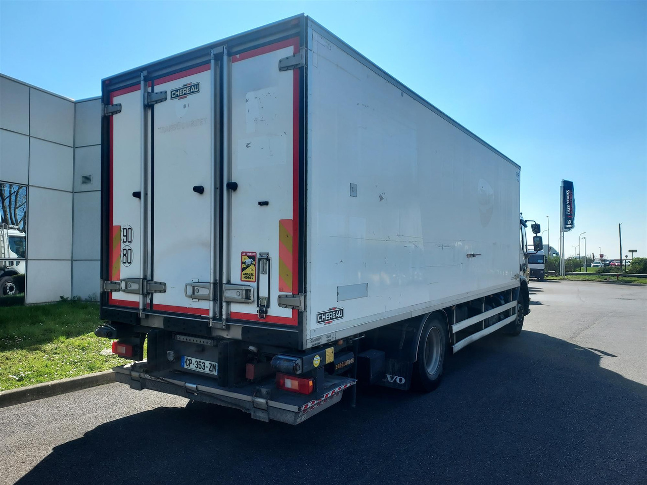 RENAULT FE 260 - Refrigerator truck: picture 3 RENAULT FE 260 - Refrigerator truck: picture 3