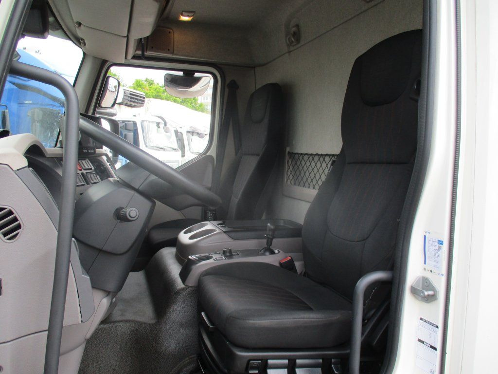 Box truck DAF LF 230 Dhollandia 2T: picture 13