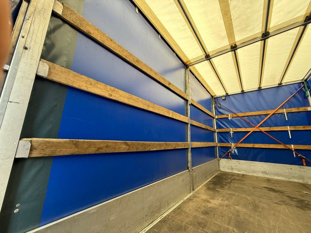 Curtain side van Iveco 35S18 Daily: picture 16