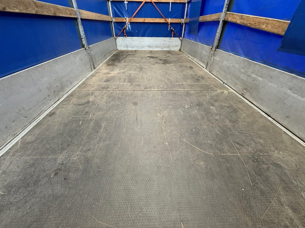 Curtain side van Iveco 35S18 Daily: picture 15
