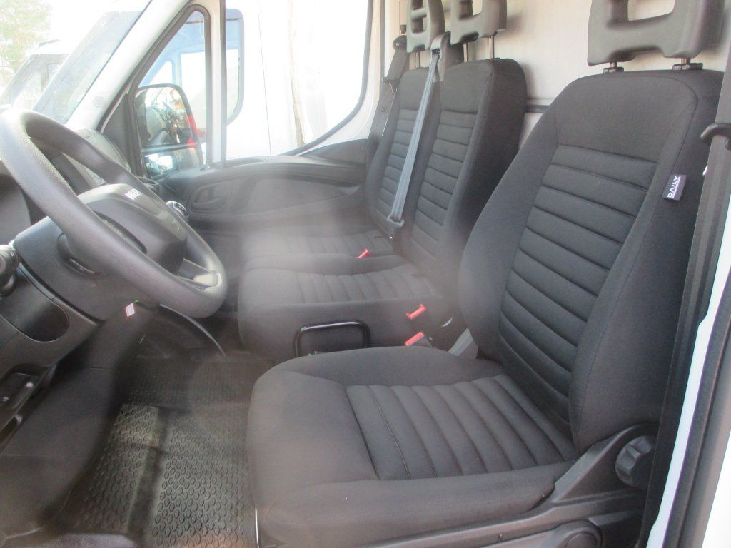Closed box van Iveco Daily 35C16: picture 14 Closed box van Iveco Daily 35C16: picture 14