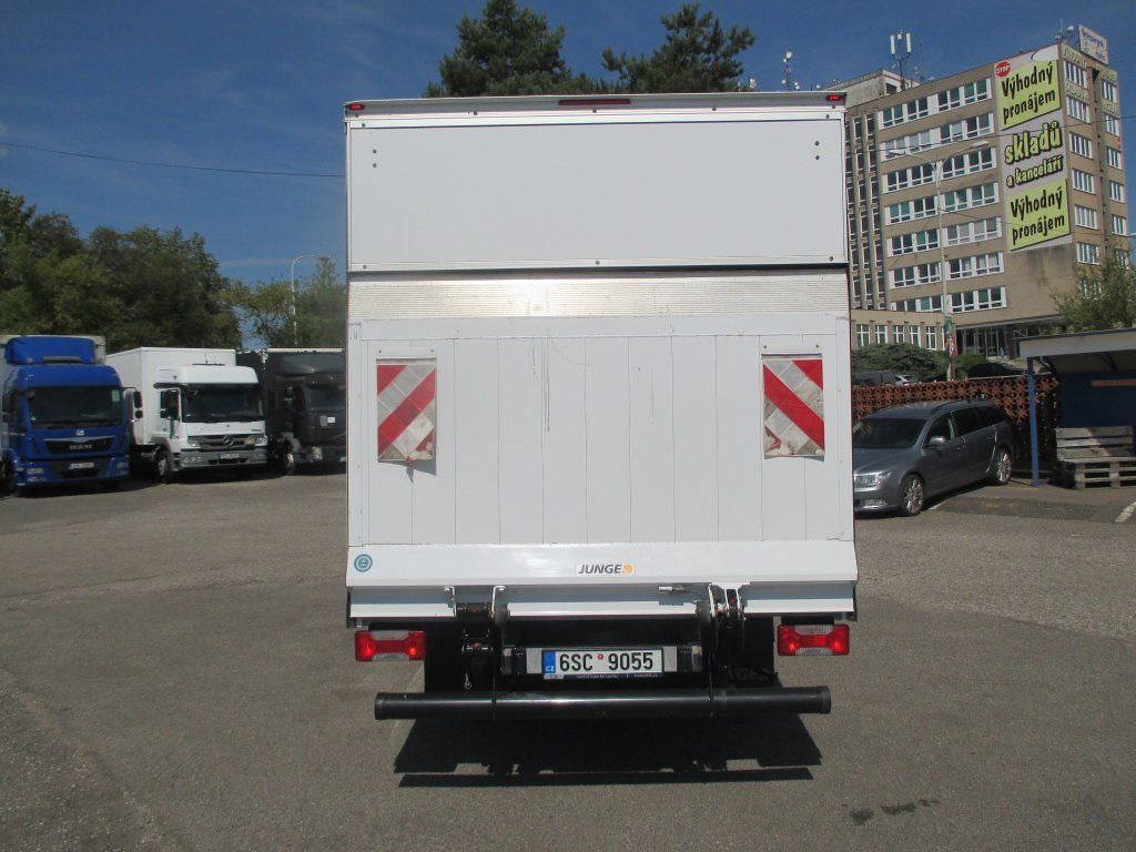 Iveco Daily 35C16 - Closed box van: picture 5 Iveco Daily 35C16 - Closed box van: picture 5