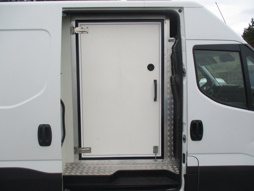 Iveco Daily 35C16 - Refrigerated delivery van: picture 4 Iveco Daily 35C16 - Refrigerated delivery van: picture 4