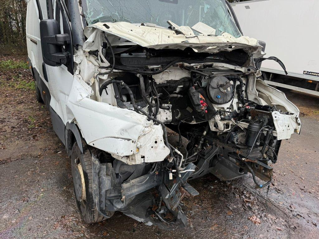 Panel van Iveco Daily 35S16 maxi Damaged: picture 6
