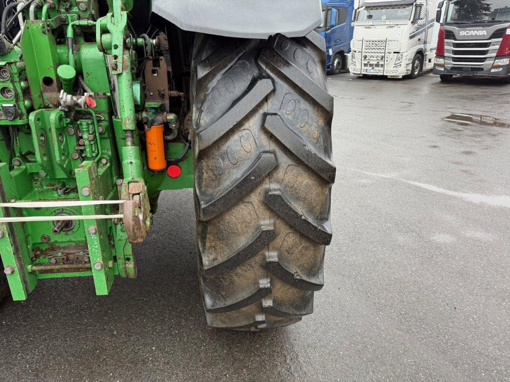 Farm tractor John Deere 7800: picture 10