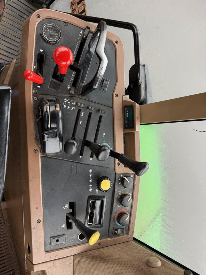 Farm tractor John Deere 7800: picture 17