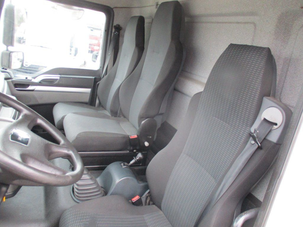 Curtain side truck MAN TGL 12.250: picture 13