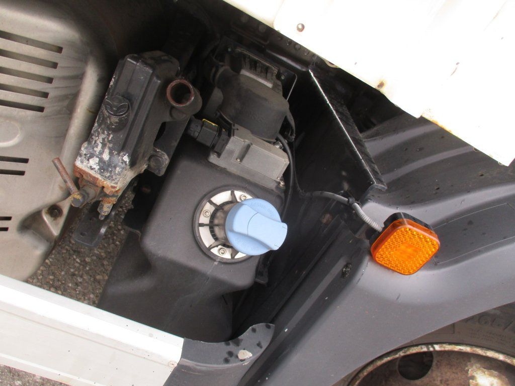 Curtain side truck MAN TGL 12.250: picture 12