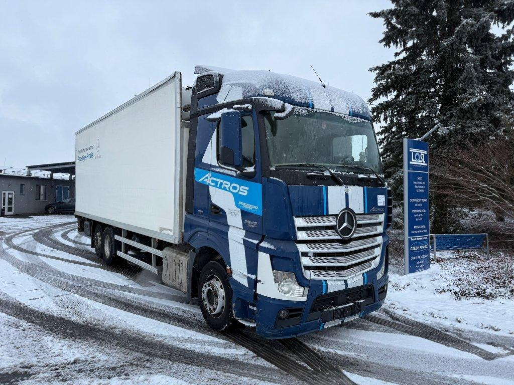 Mercedes-Benz 2542 Actros 6x2 EURO 6 - Refrigerator truck: picture 2 Mercedes-Benz 2542 Actros 6x2 EURO 6 - Refrigerator truck: picture 2