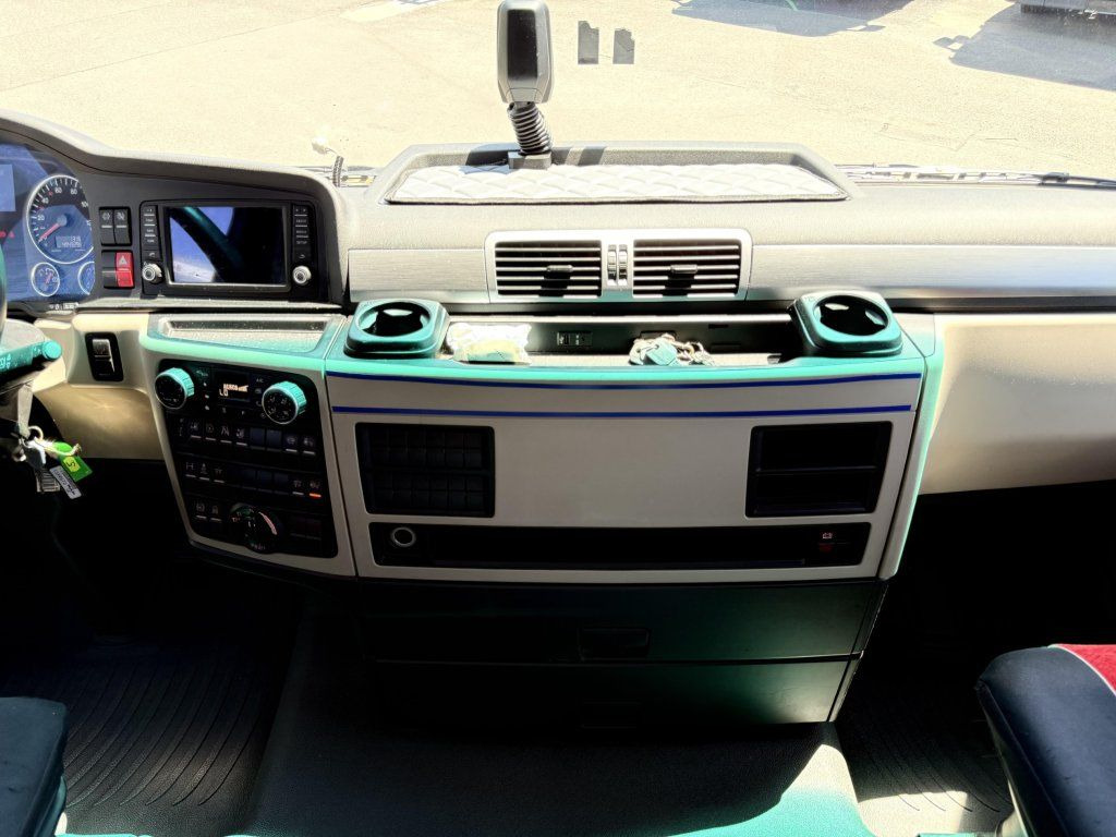 Tractor unit MAN TGX18.500 EURO 6 MEGA/lowdeck: picture 15